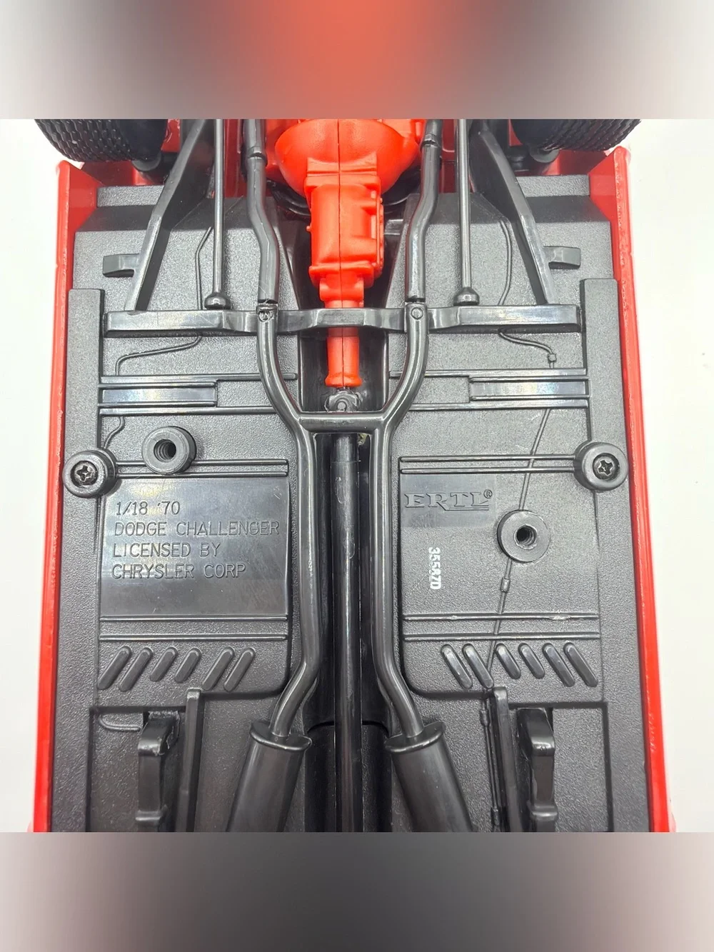 10A ERTL American Muscle - 1970 DODGE CHALLENGER R/T HEMI Red 1/18 Loose No Box